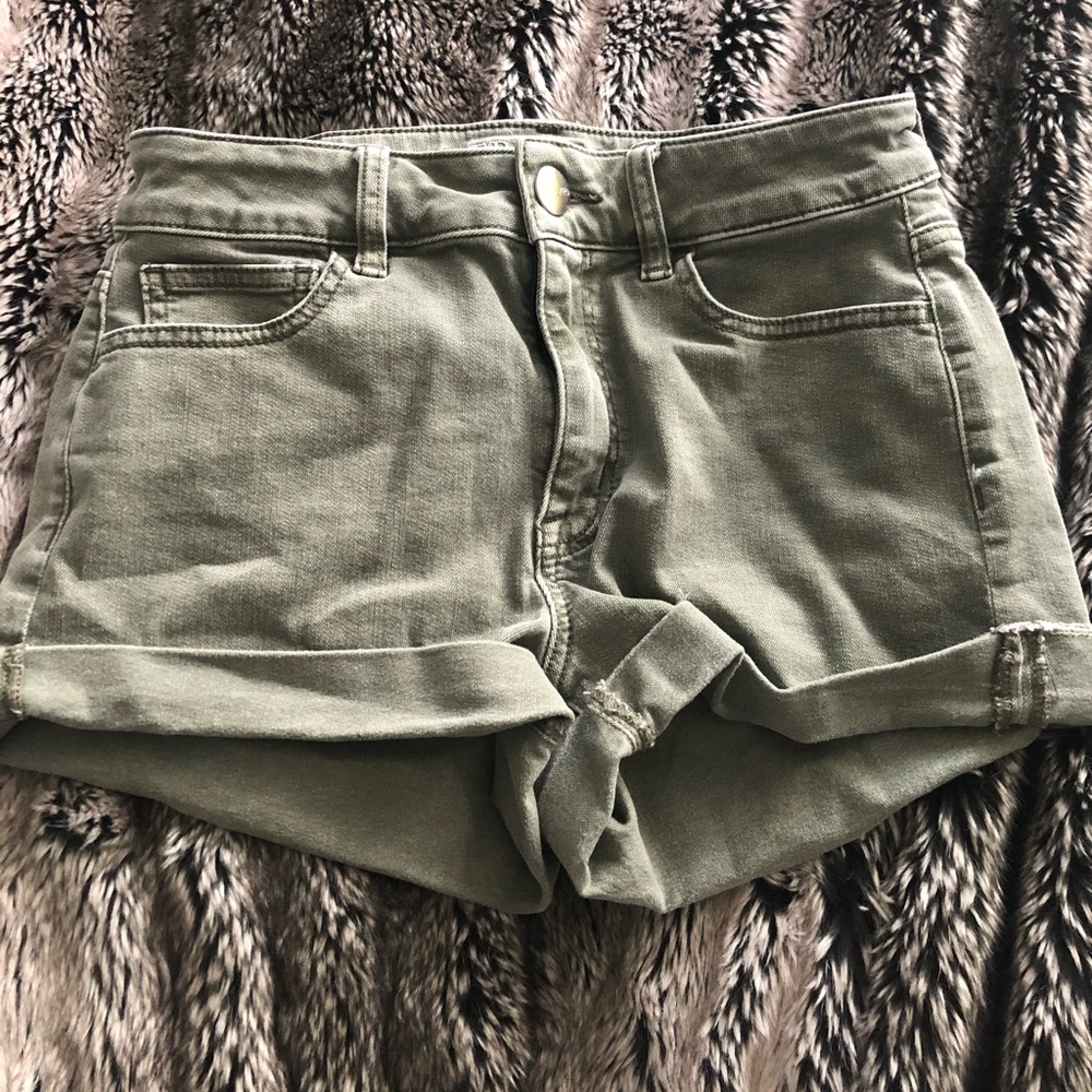 AE green shorts